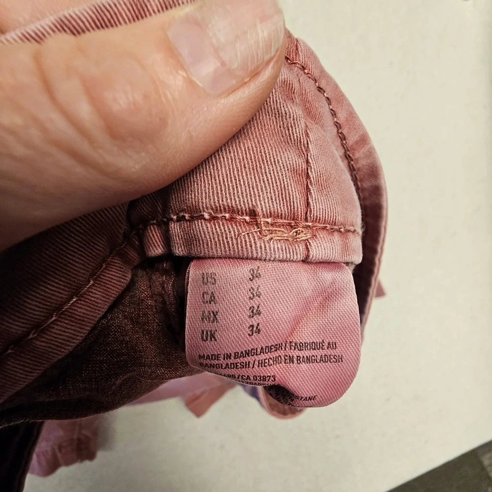 American Eagle Extreme Flex Classic Shorts Mens 34 Rose Red Faded Chino 6459